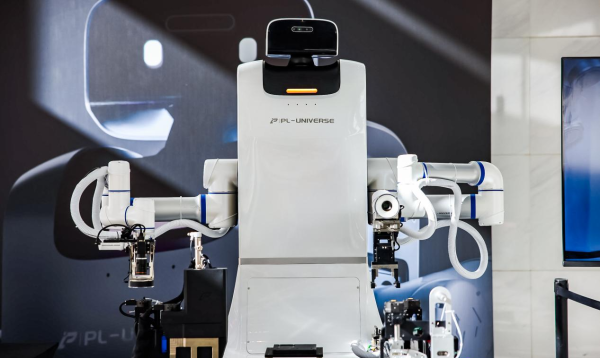 顺发配资 普罗宇宙发布大白机器人2.0及灵巧手